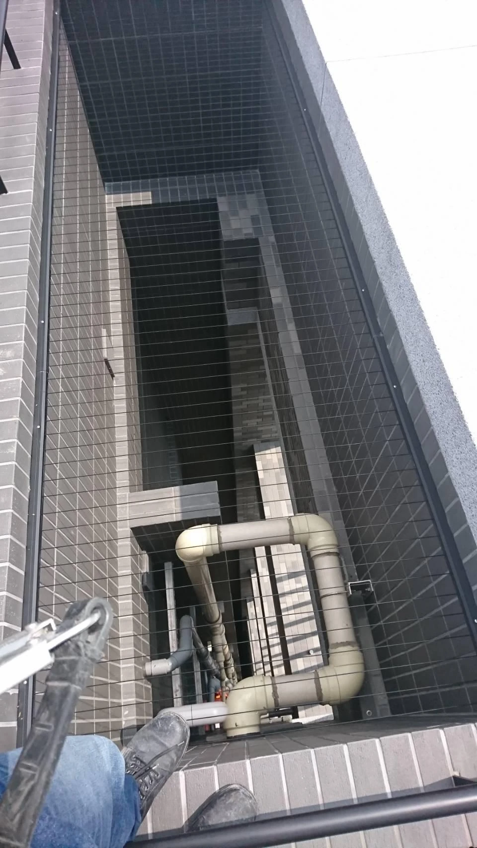 新北市三重社區 全棟天井隱形鐵窗防墜