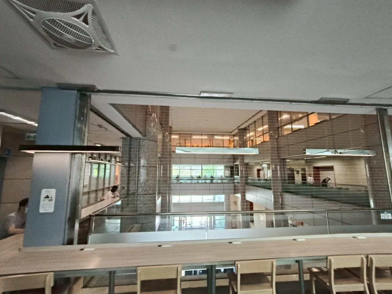 台灣圖書館 隱形鐵窗防墜