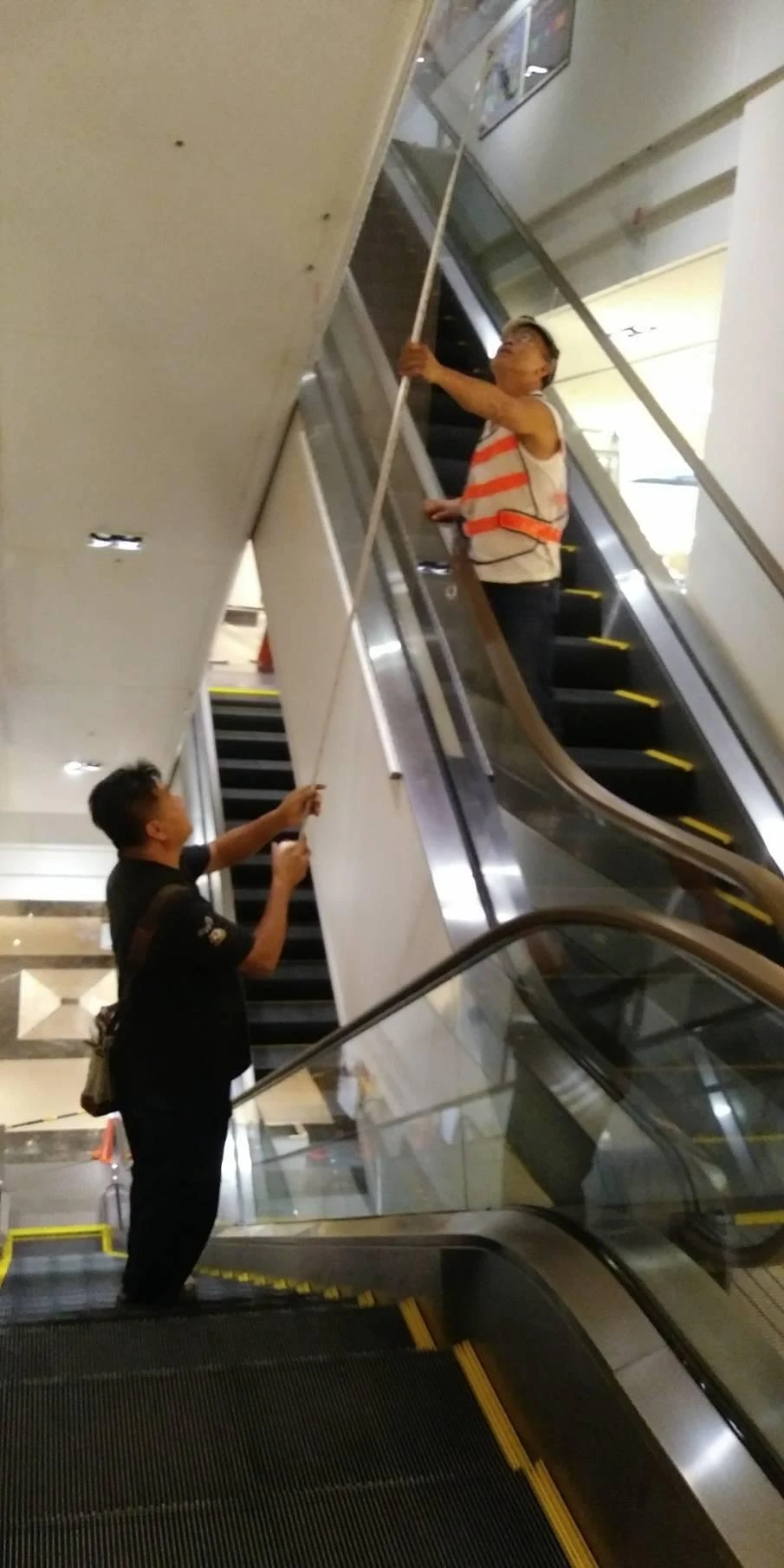 高雄義大購物中心 手扶梯防墜隱形鐵窗工程