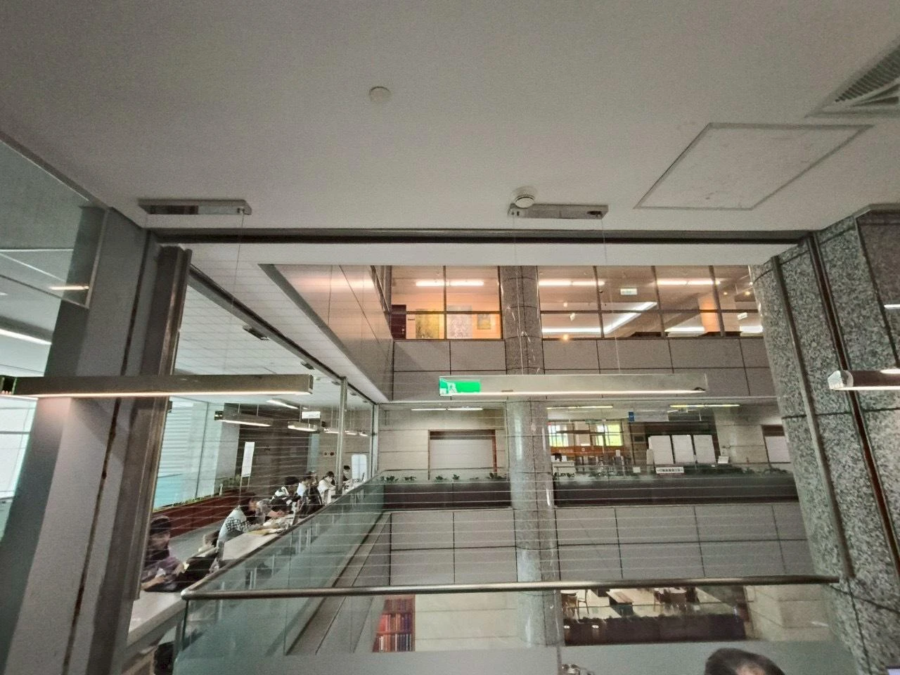 台灣圖書館 隱形鐵窗防墜