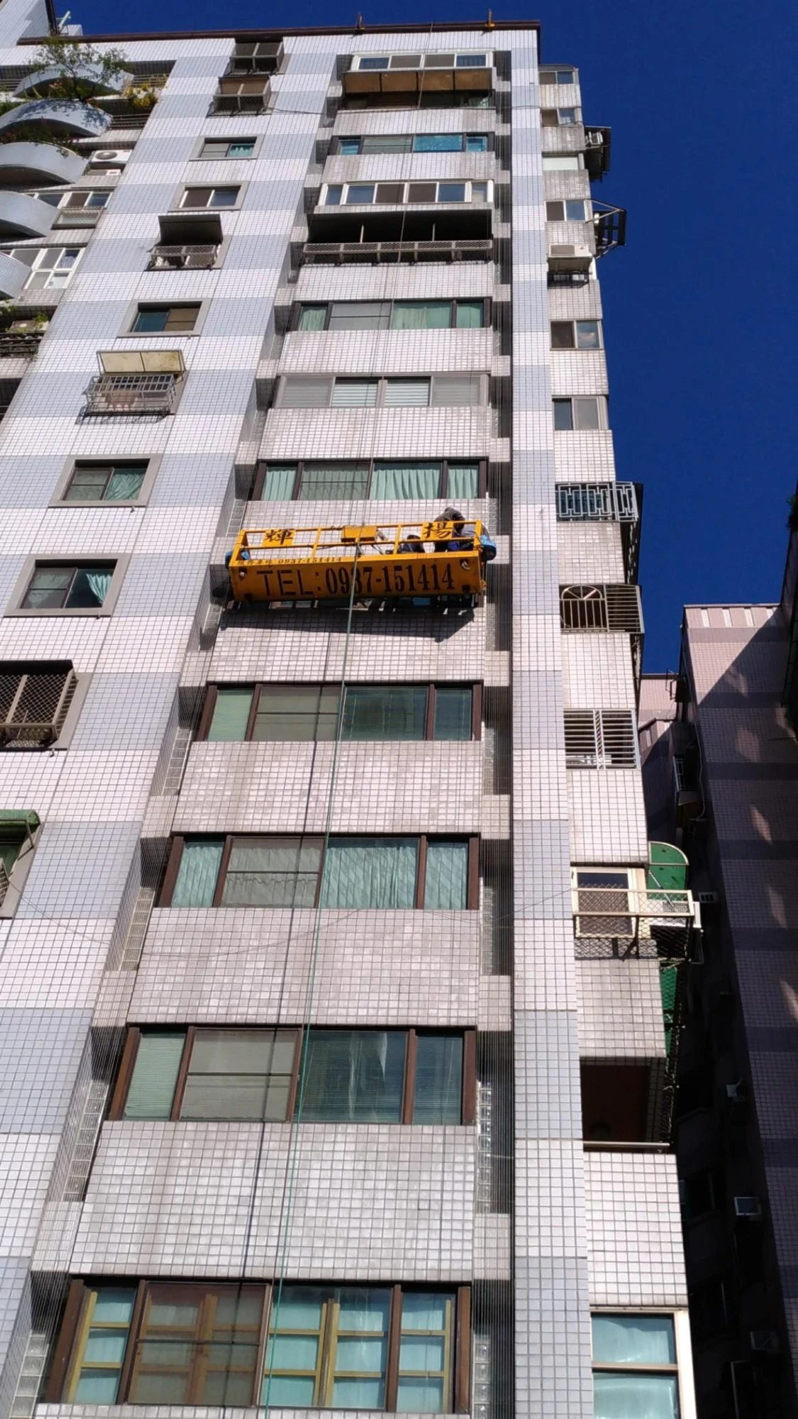 台中翡翠皇宮社區 隱形鐵窗防鴿子工程