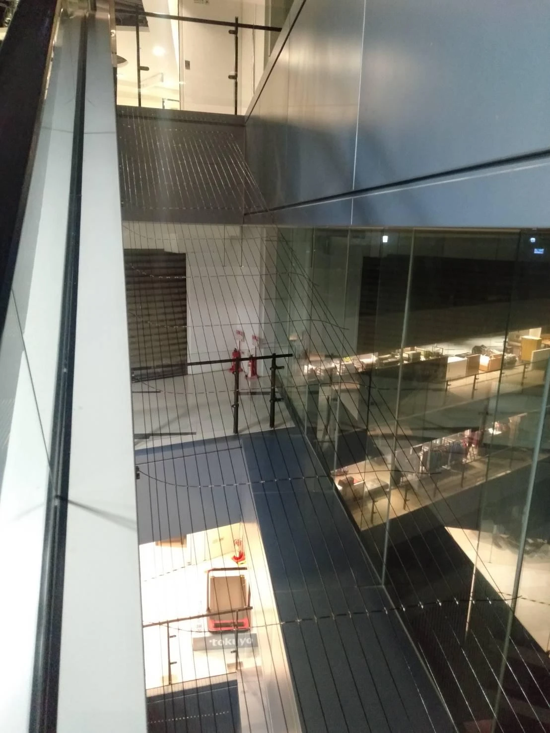 台中大魯閣新時代購物中心 隱形鐵窗防墜工程