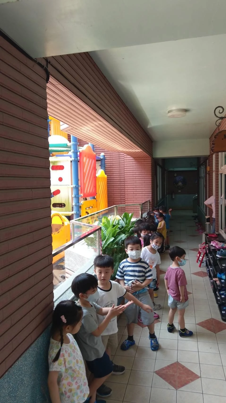 台南優仕堡幼稚園 陽台隱形鐵窗防墜工程