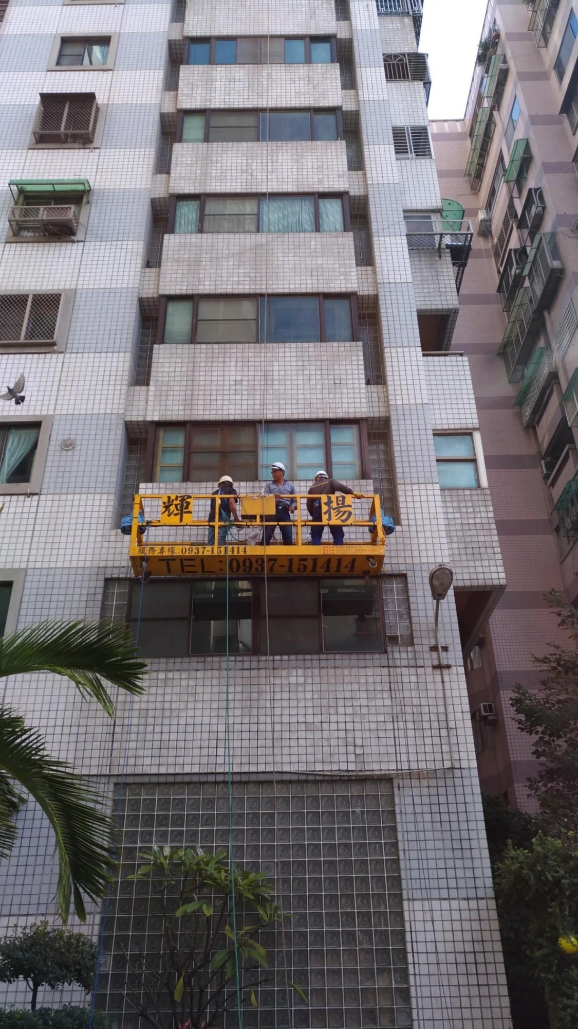 台中翡翠皇宮社區 隱形鐵窗防鴿子工程