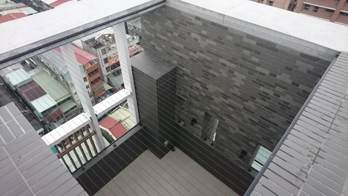 新北市三重社區 全棟天井隱形鐵窗防墜