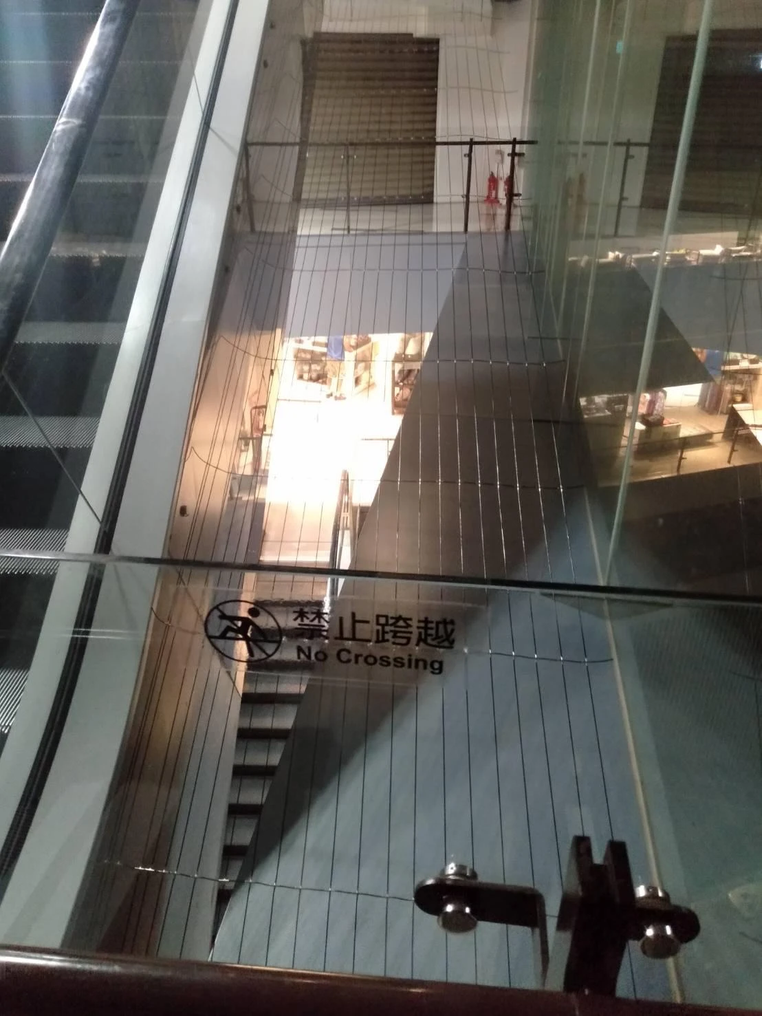 台中大魯閣新時代購物中心 隱形鐵窗防墜工程