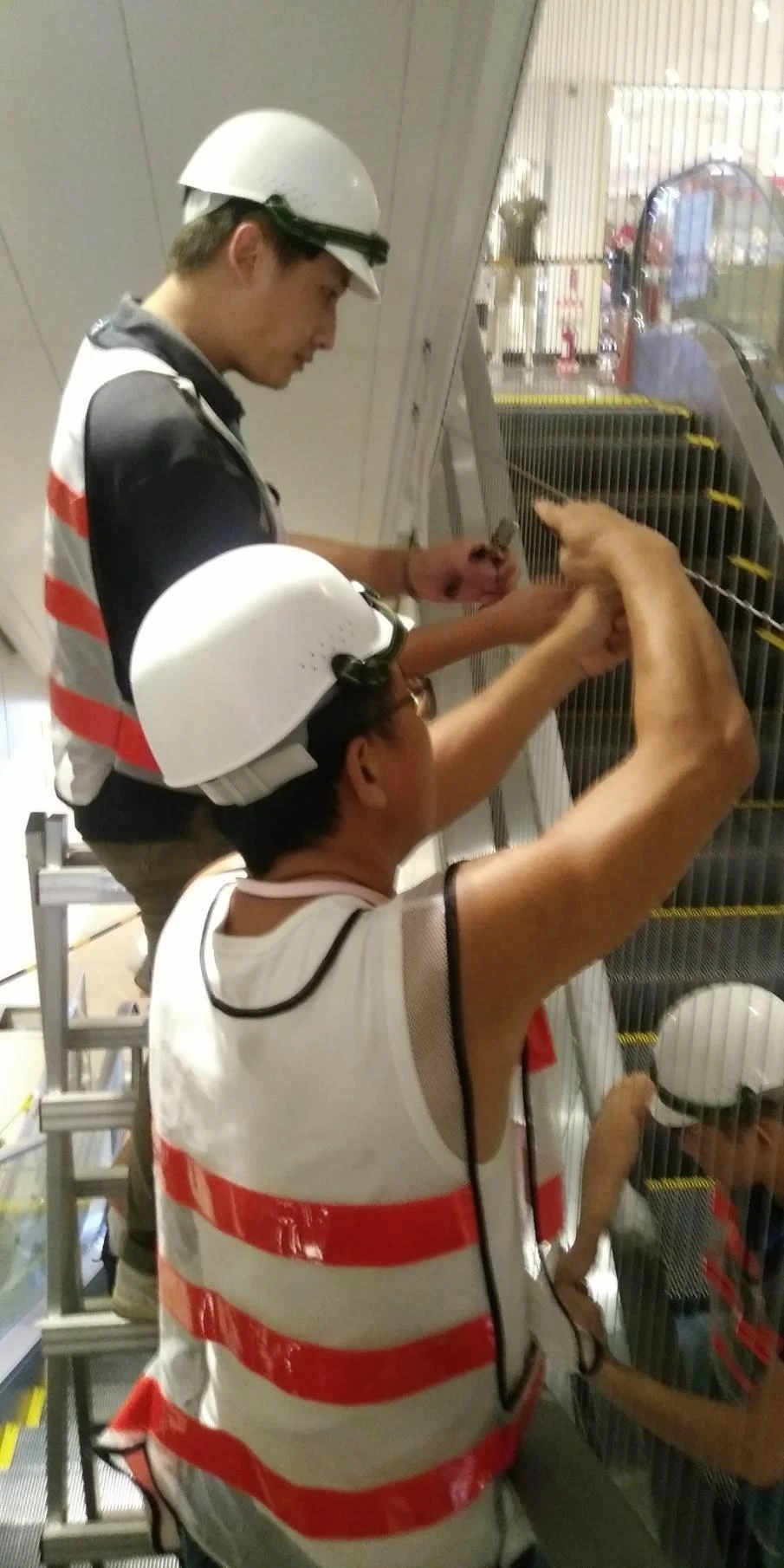 高雄義大購物中心 手扶梯防墜隱形鐵窗工程