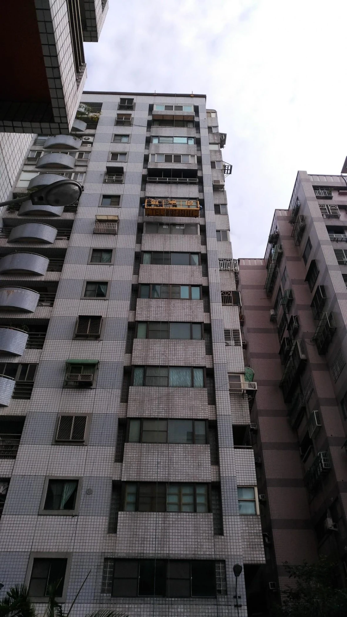 台中翡翠皇宮社區 隱形鐵窗防鴿子工程