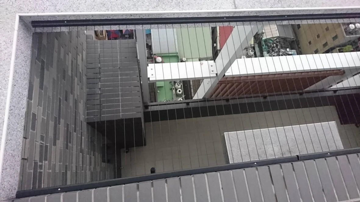 新北市三重社區 全棟天井隱形鐵窗防墜