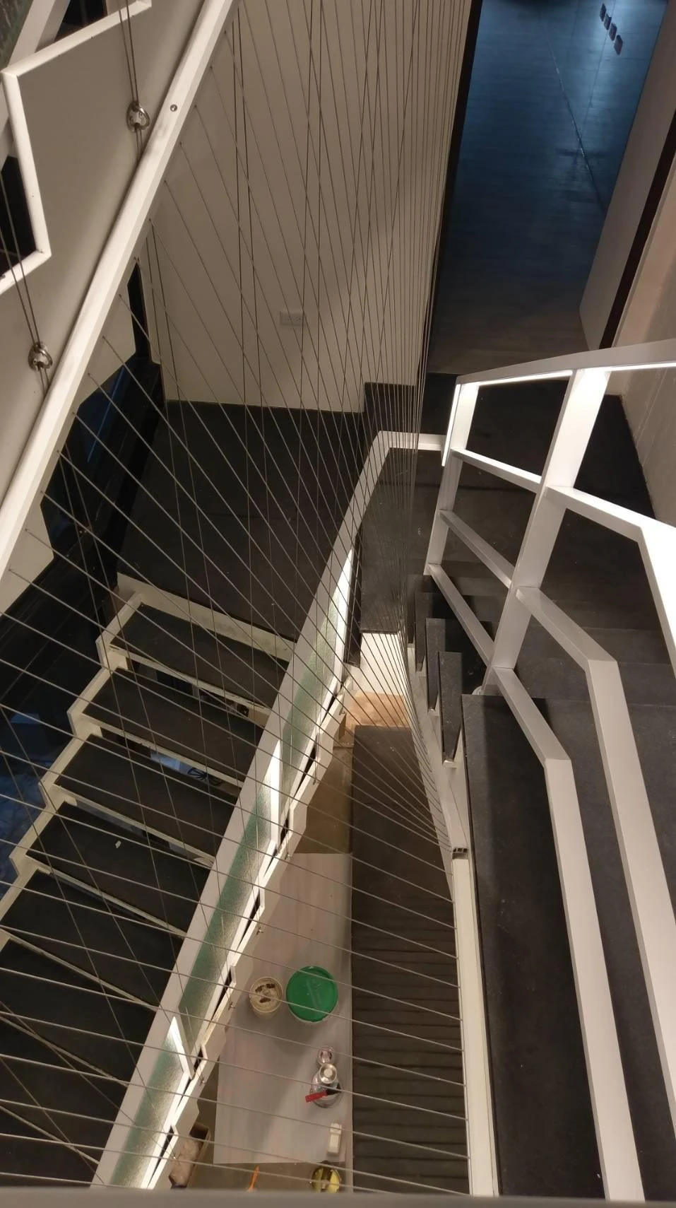 台南民宿業者 隱形鐵窗樓梯中空防墜工程