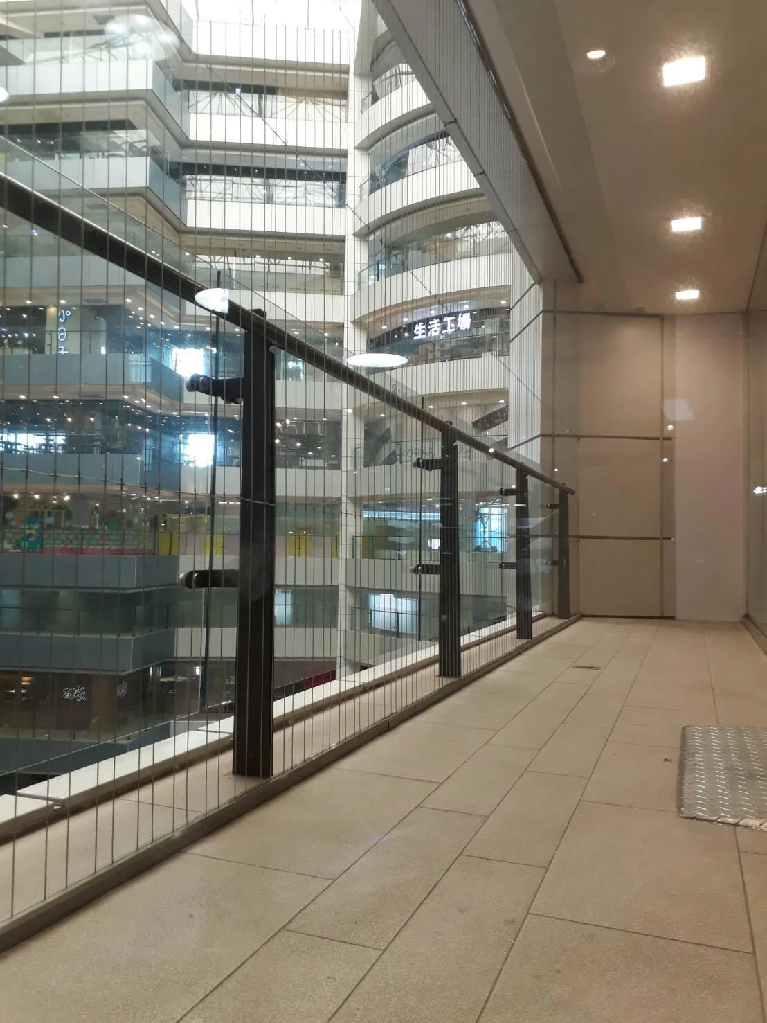 台中大魯閣新時代購物中心 隱形鐵窗防墜工程