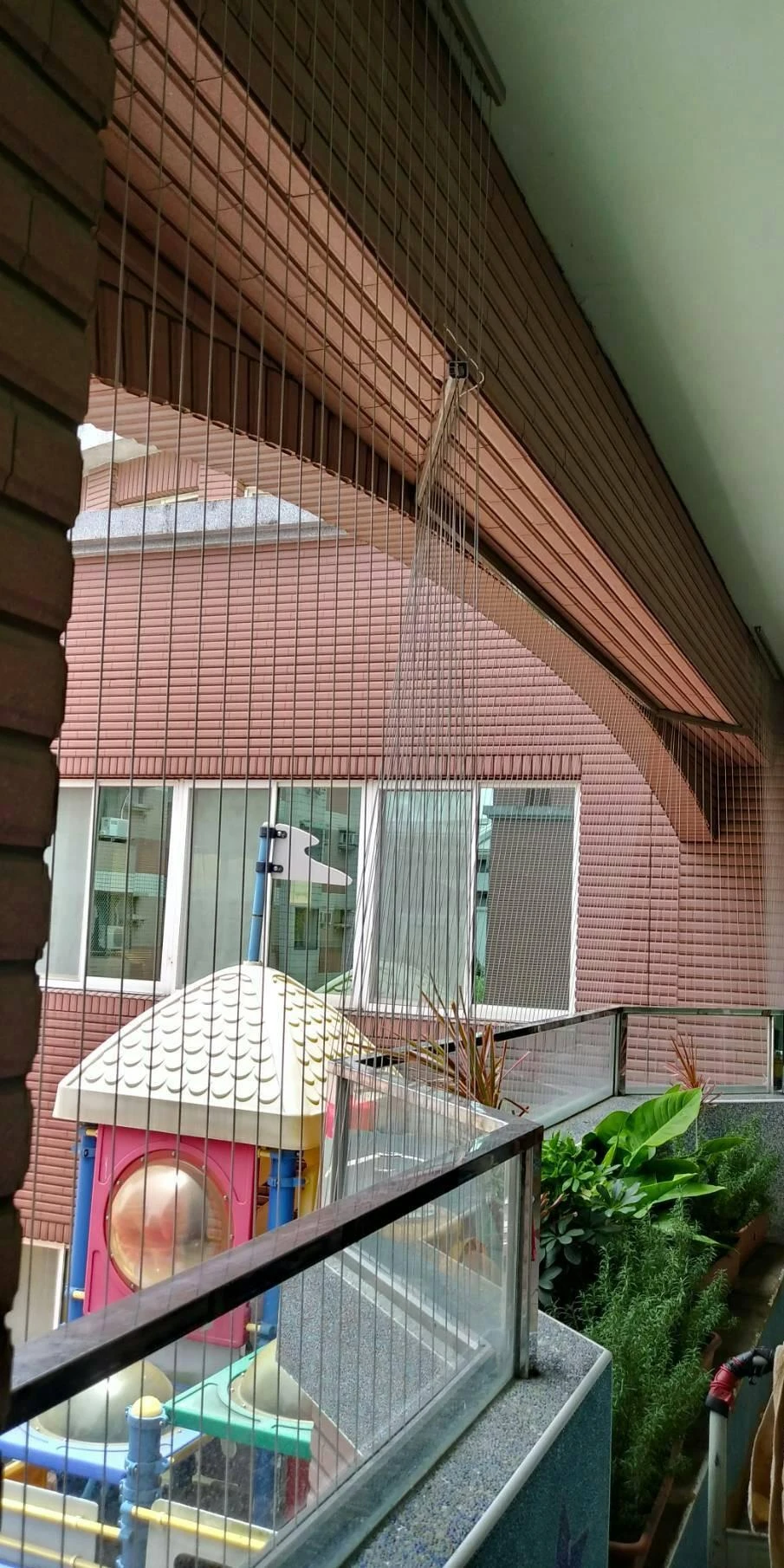 台南優仕堡幼稚園 陽台隱形鐵窗防墜工程