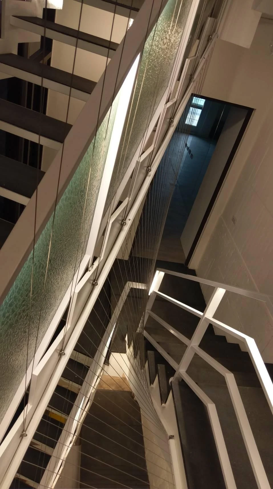 台南民宿業者 隱形鐵窗樓梯中空防墜工程