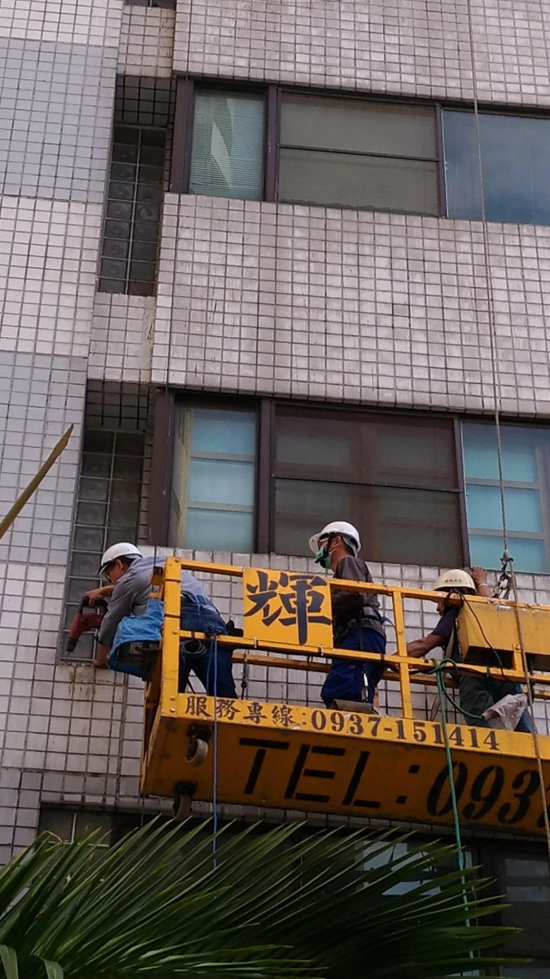 台中翡翠皇宮社區 隱形鐵窗防鴿子工程