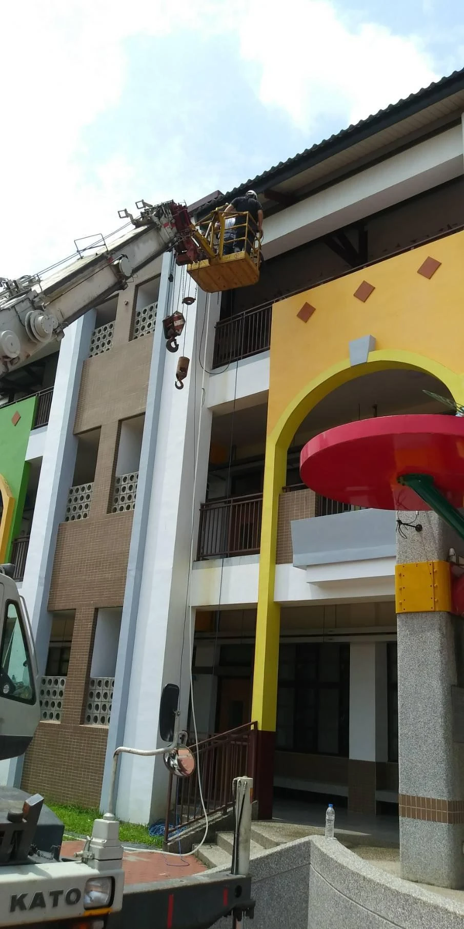 雲林莿桐國小 隱形鐵窗防鴿子施作工程