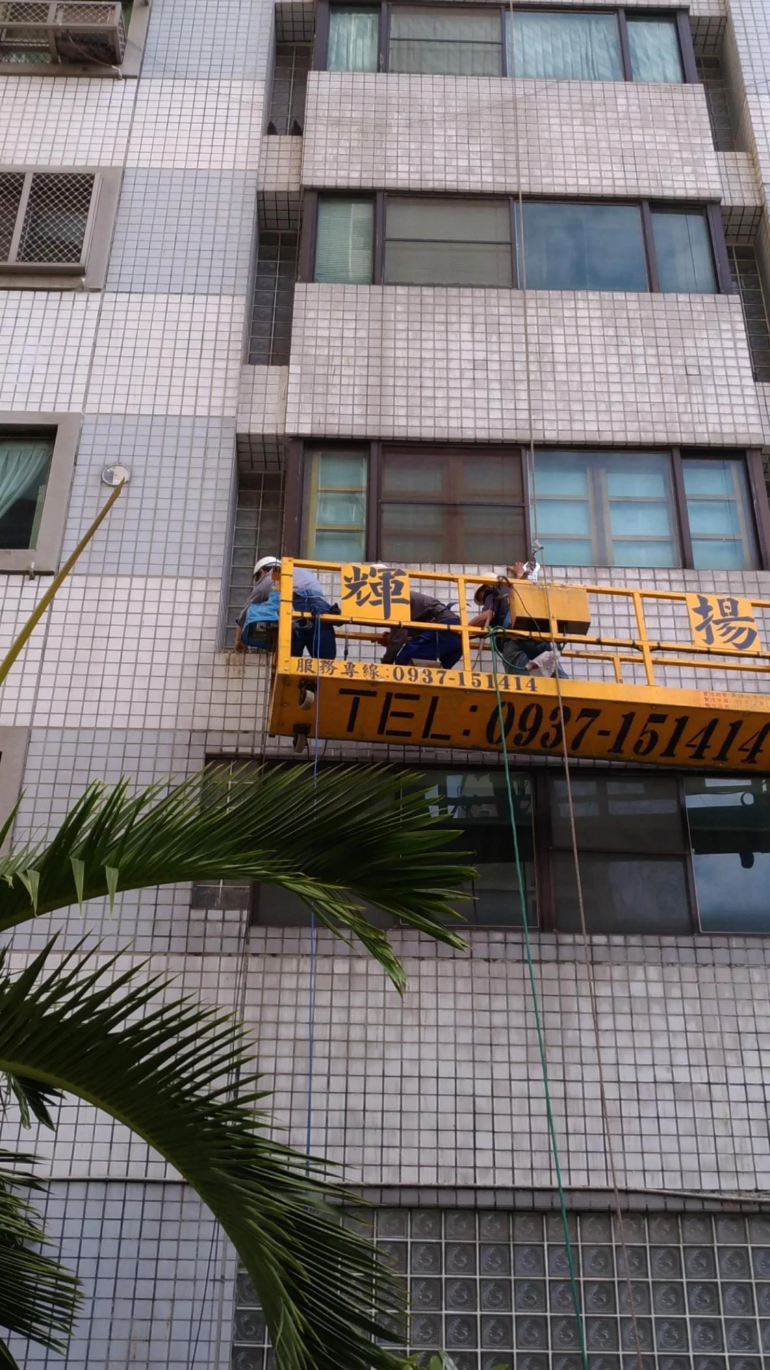 台中翡翠皇宮社區 隱形鐵窗防鴿子工程