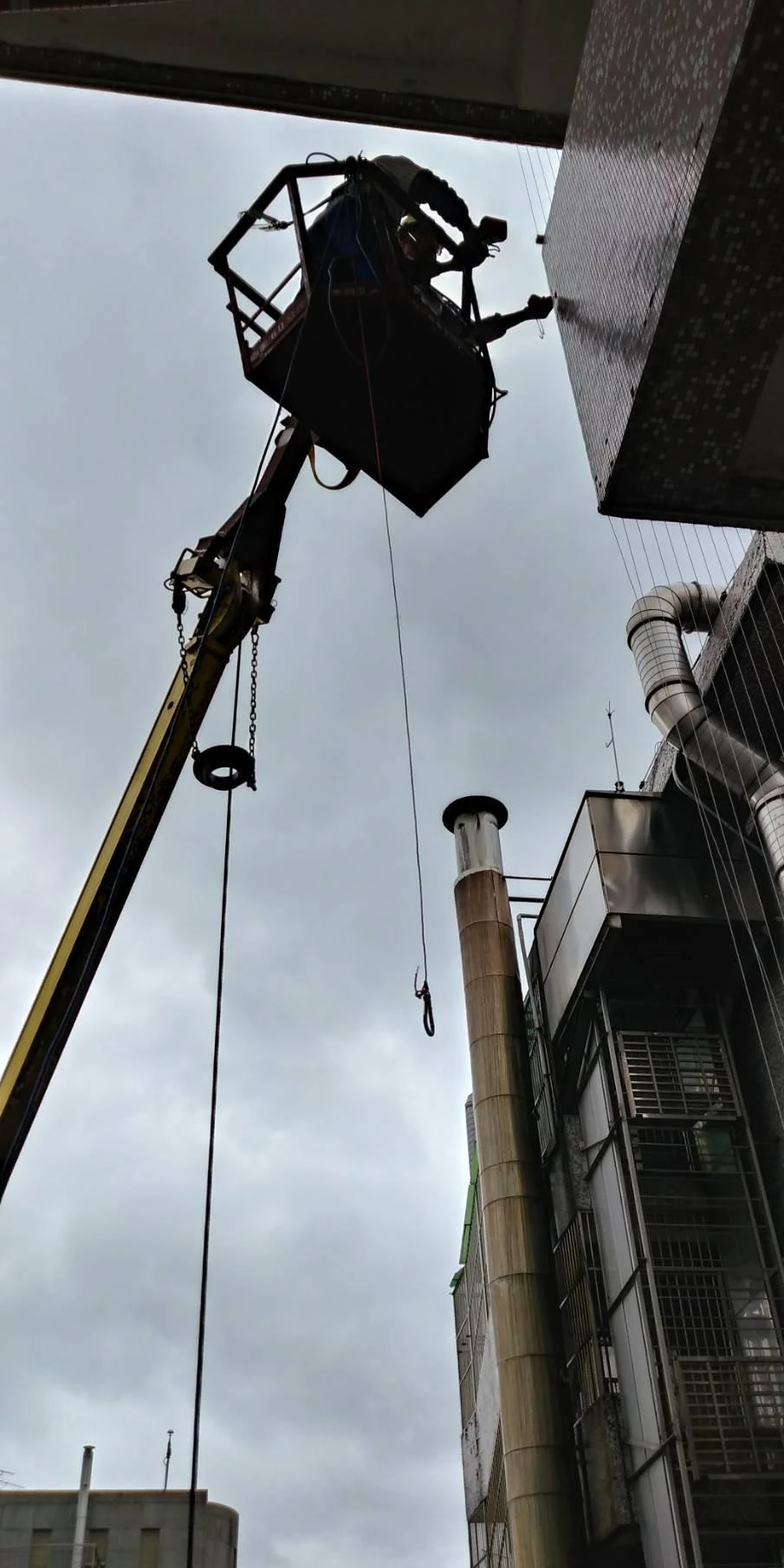 台北新莊醫院 逃生梯防墜工程