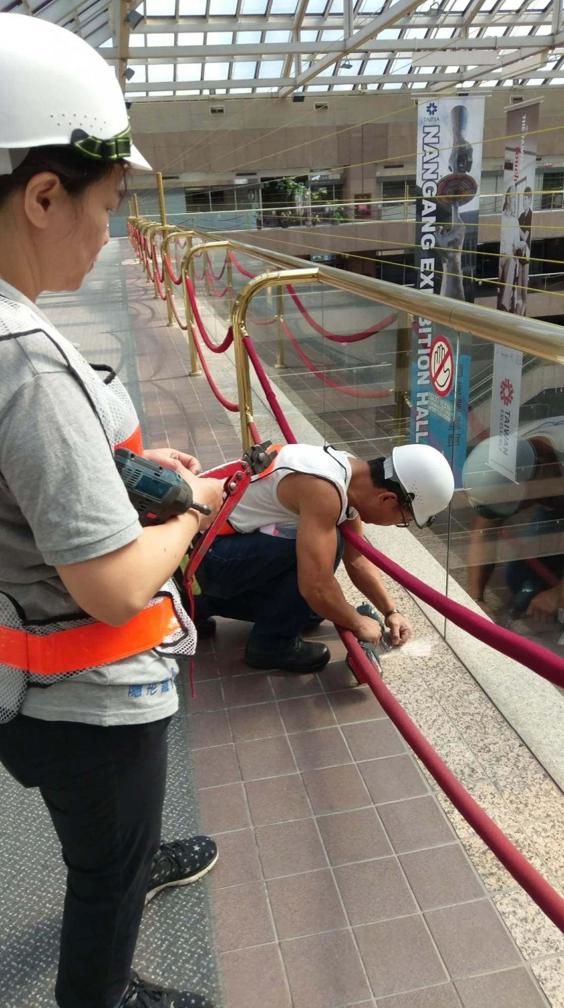 台北世貿一館 女兒牆加高防墜工程