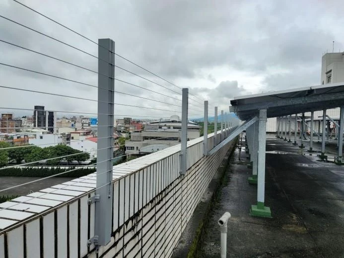 花蓮慈濟大學 頂樓防墜工程