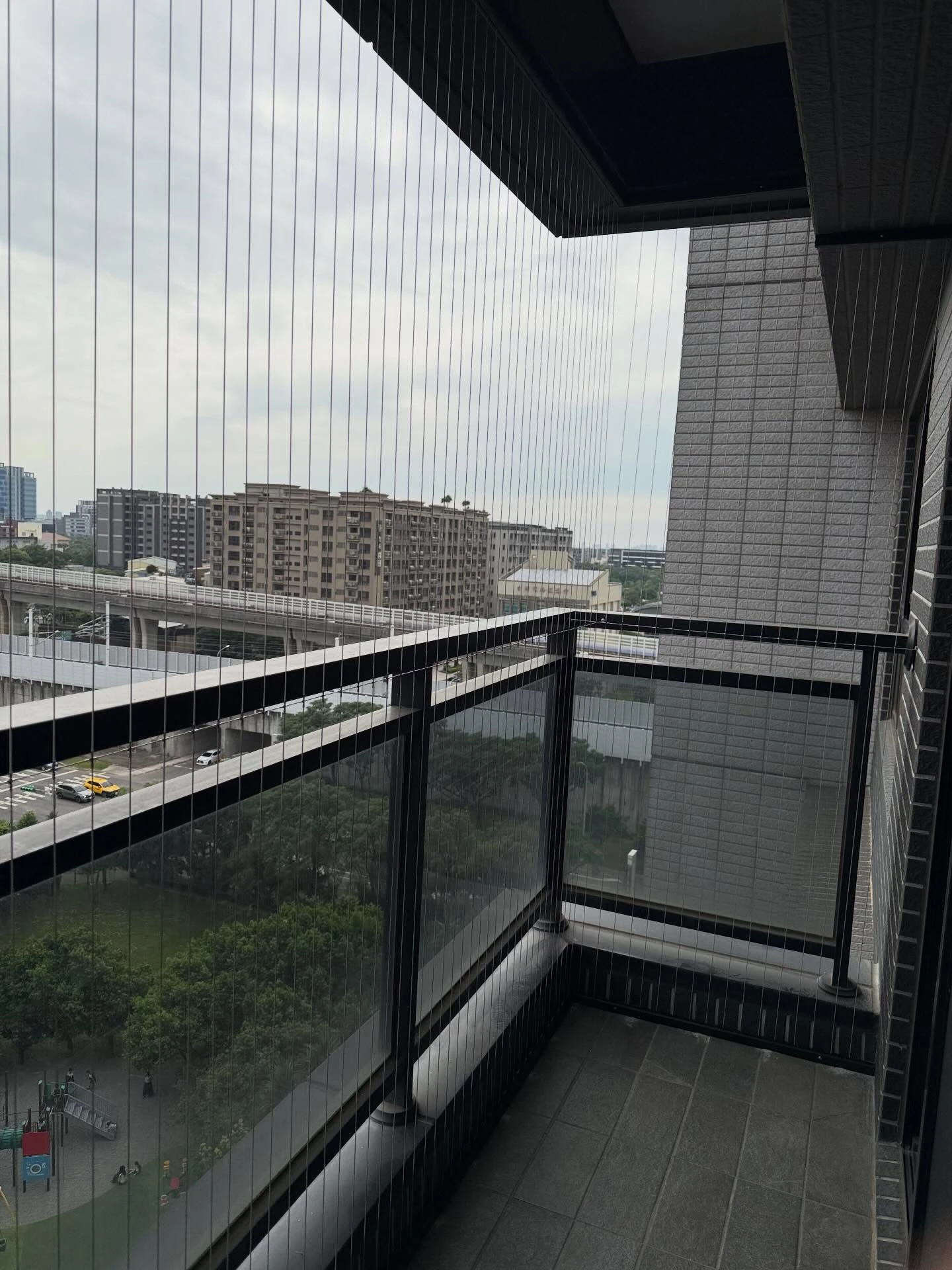 守護大園宜誠艾美社區王小姐的「安心陽台」｜隱形鐵窗防墜