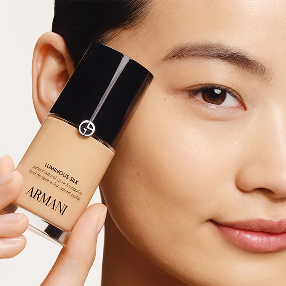 Armani Beauty 訂製奢潤絲光粉底 
