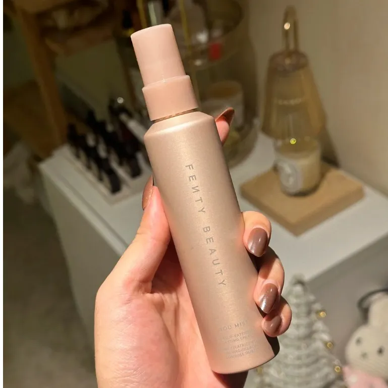  Fenty Beauty 定妝噴霧