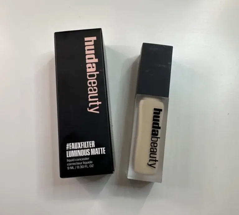 八折 HUDA BEAUTY 霧面防水遮瑕膏