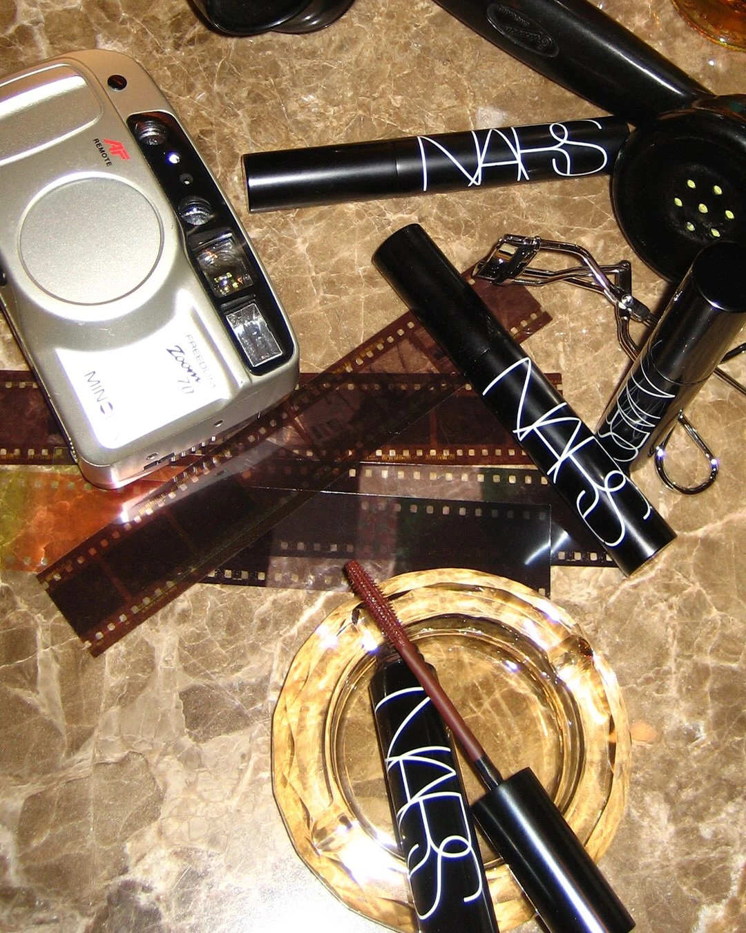NARS 濃密叛逆睫毛膏