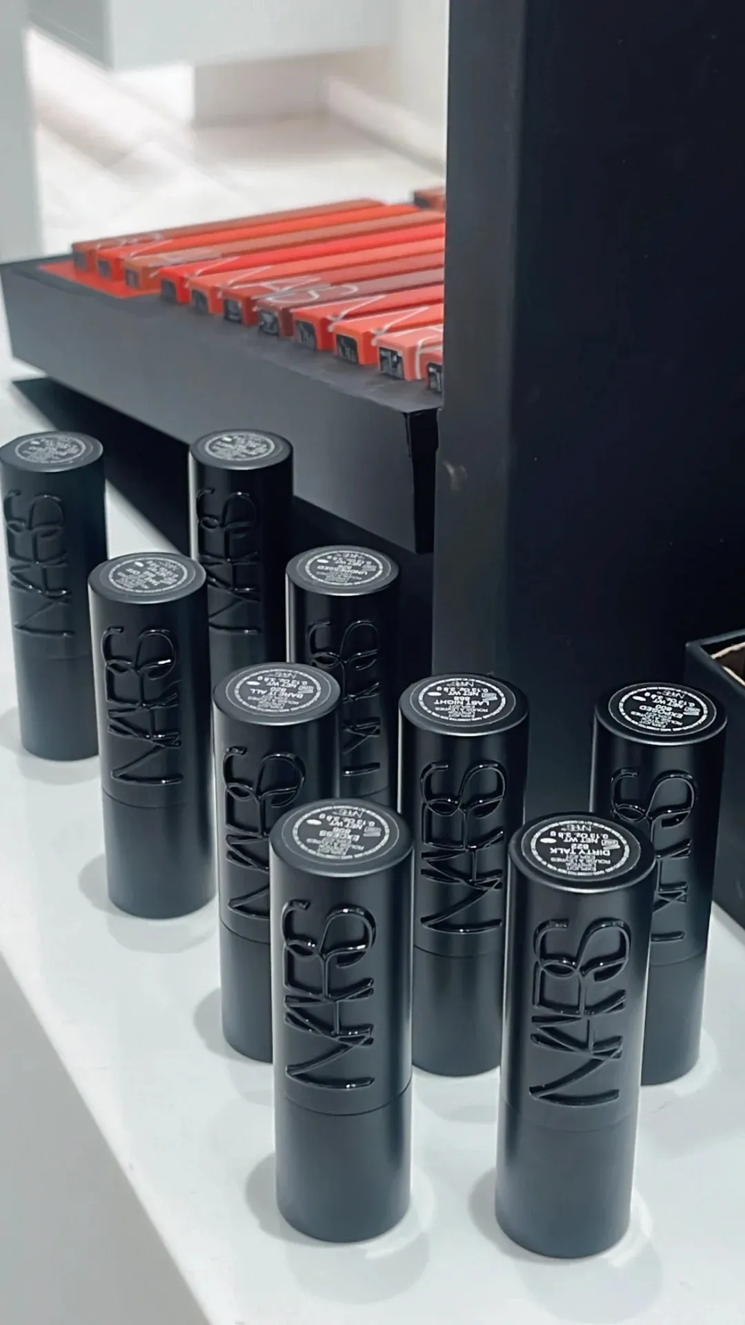NARS 奢慾緞光唇膏