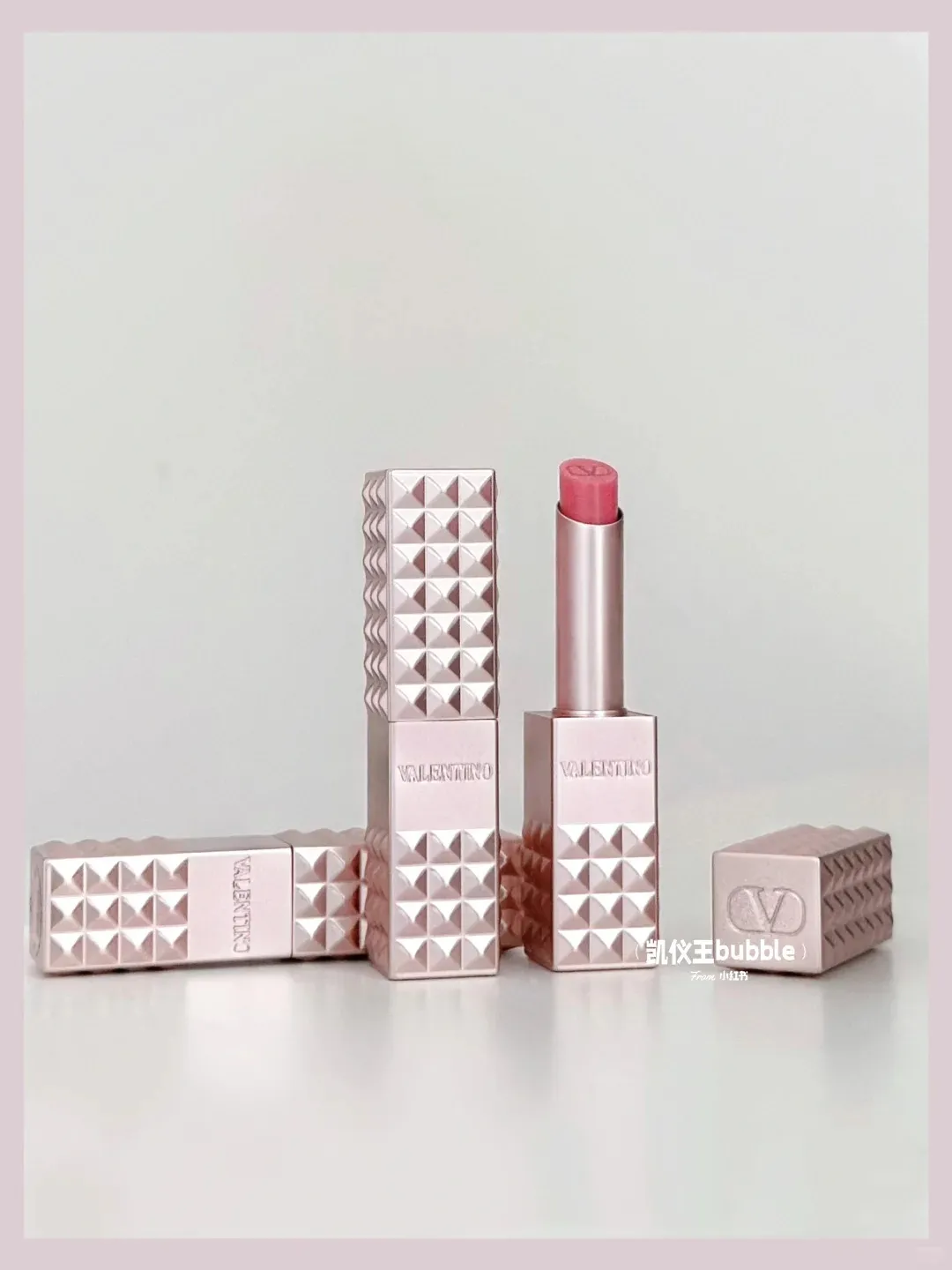 Valentino 高訂鉚釘潤唇膏
