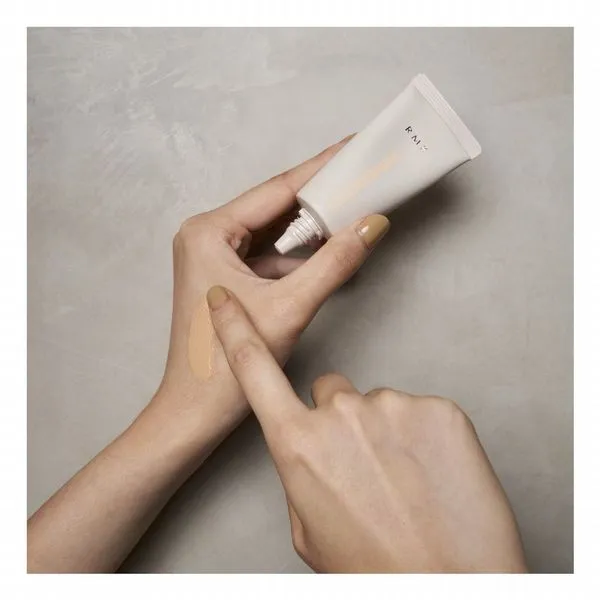 日本 RMK 水潤光彩粉霜