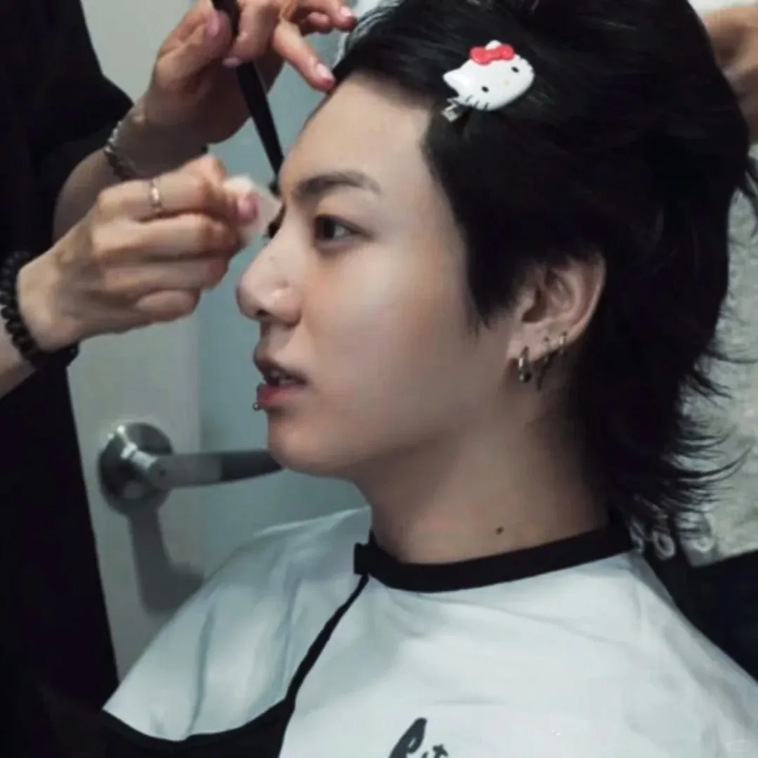 日本 三麗鷗 Kitty 無痕髮夾