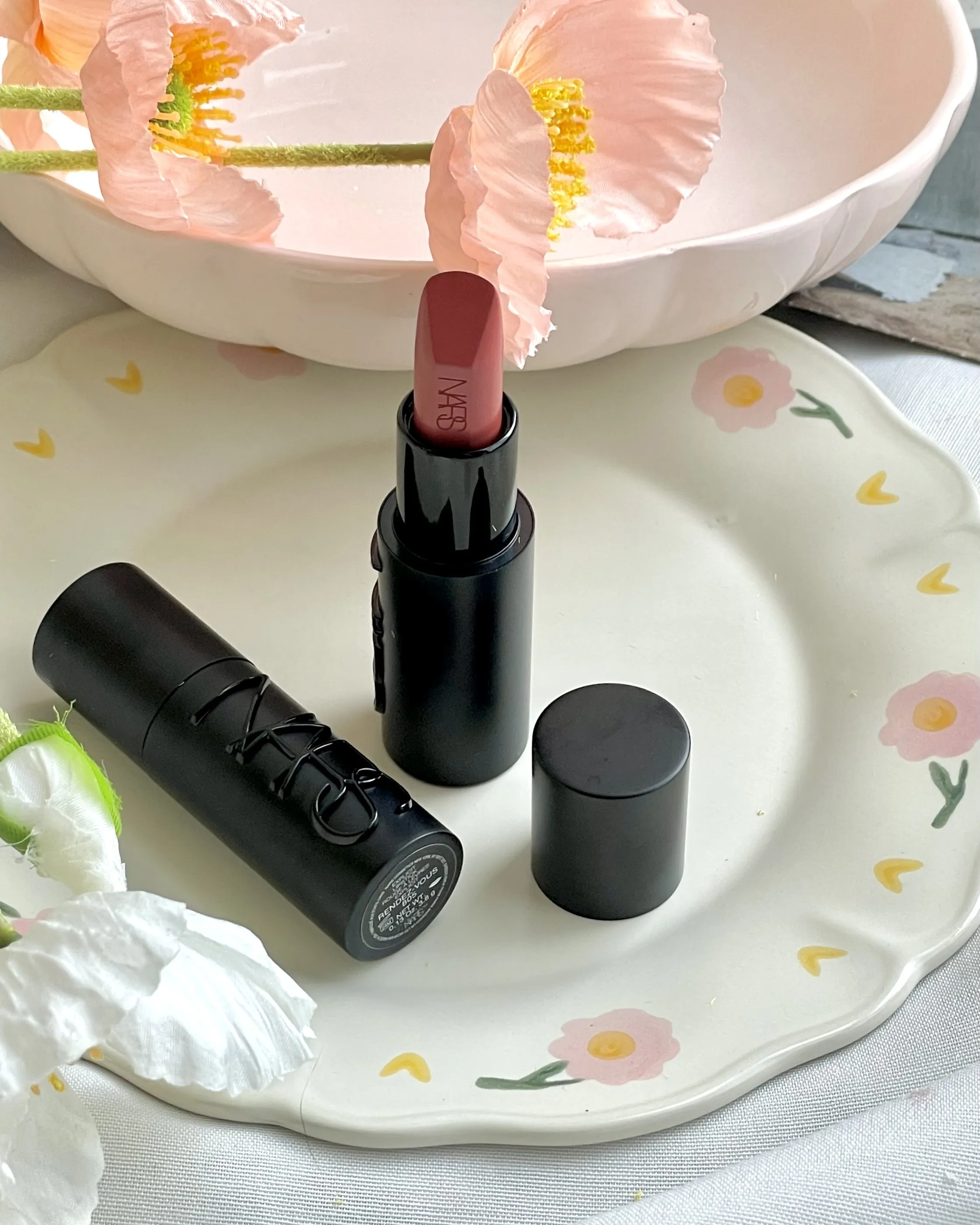 NARS 奢慾緞光唇膏
