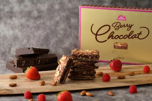 日本連線 ALMOND 拿破崙派夾心餅