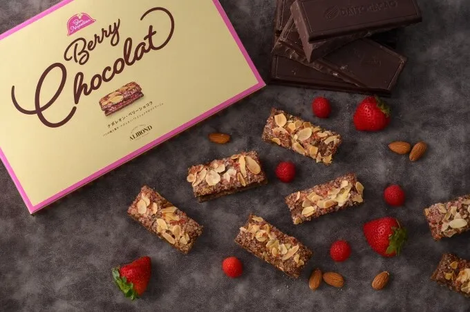 日本連線 ALMOND 拿破崙派夾心餅