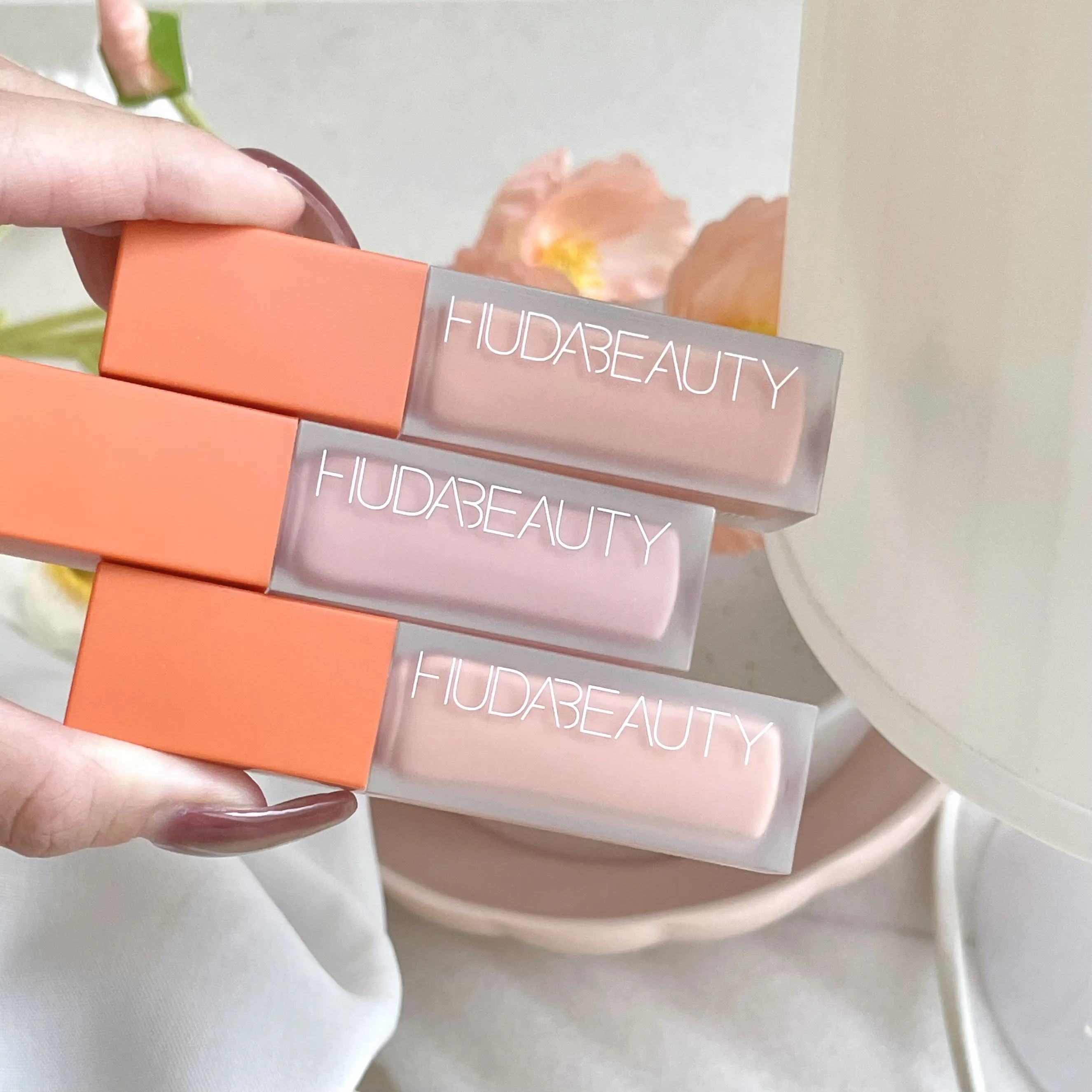 HUDA BEAUTY 遮瑕膏