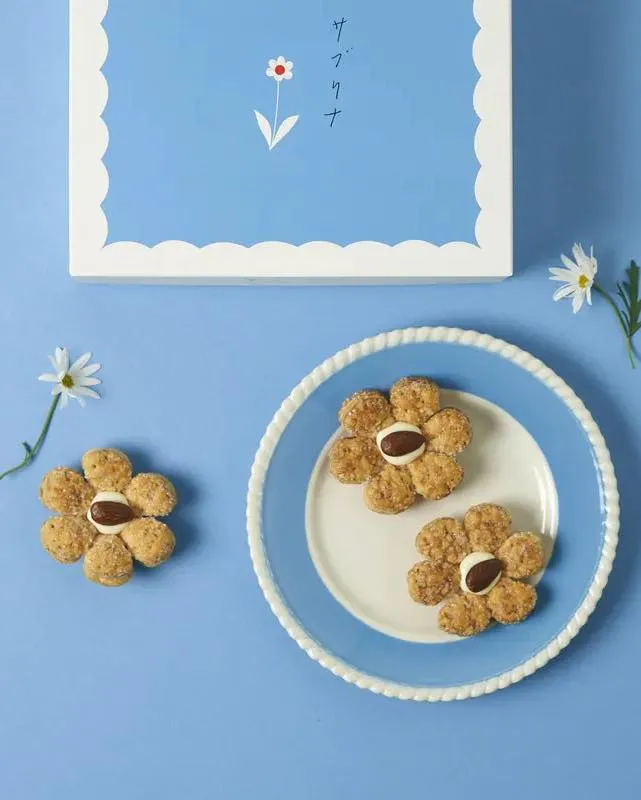 日本 薫るバタSabrina 花朵千層酥