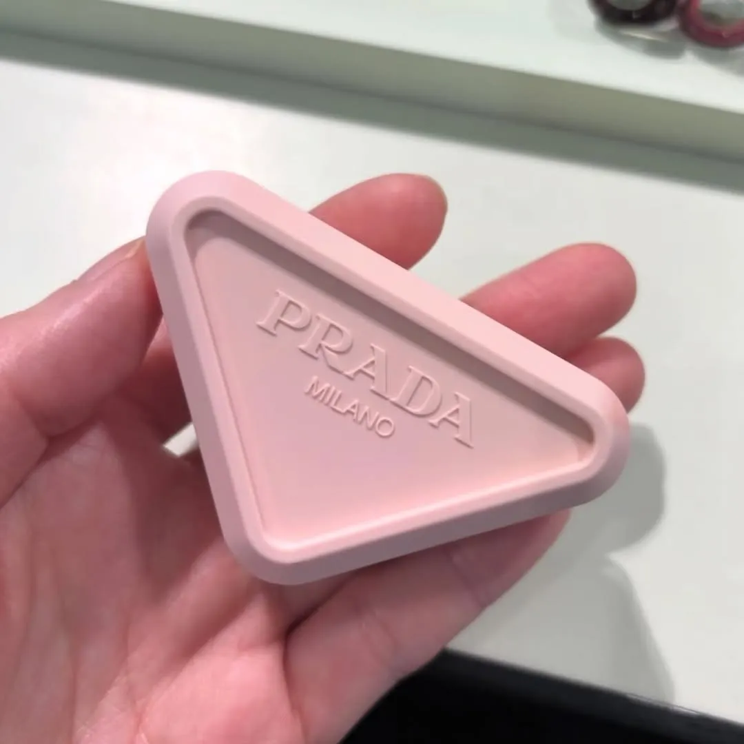 八折 Prada 柔霧腮紅