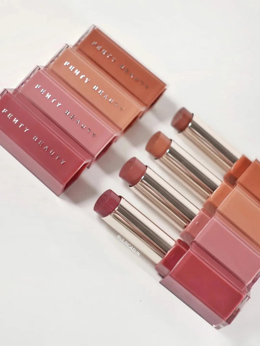  Fenty Beauty 潤唇膏