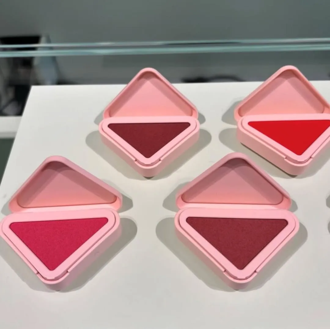 八折 Prada 柔霧腮紅