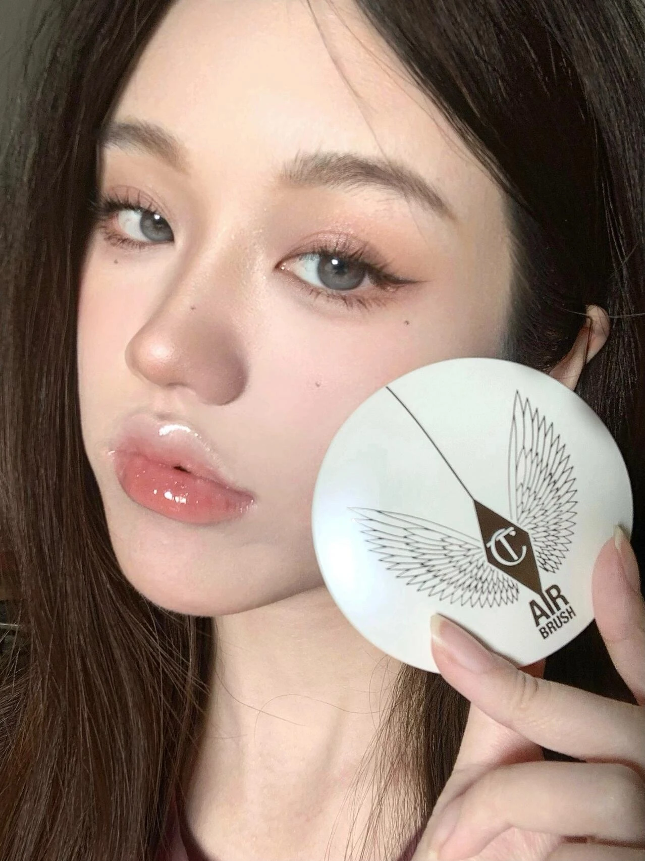 Charlotte Tilbury 無瑕定妝粉餅