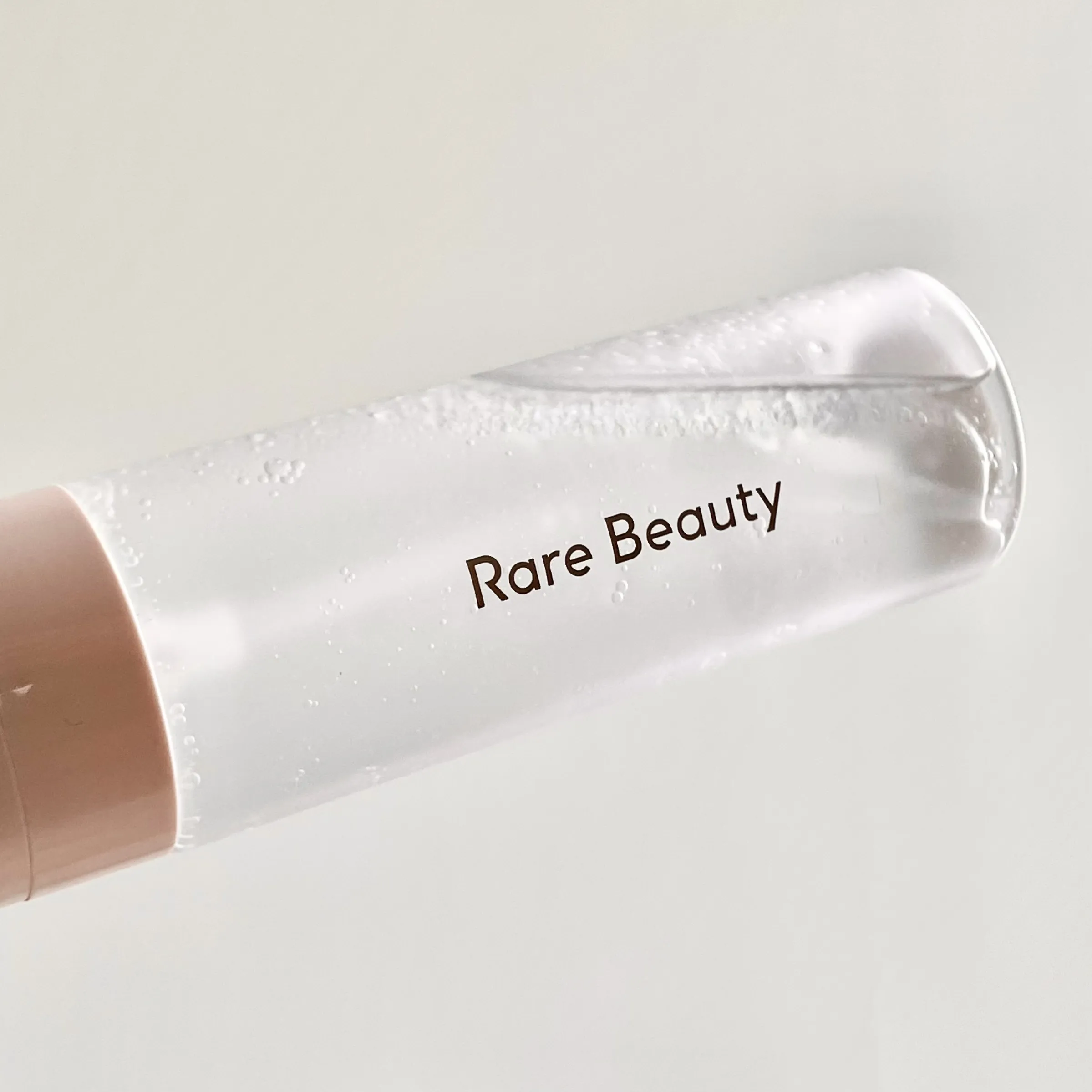  Rare Beauty 定妝噴霧