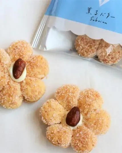 日本 薫るバタSabrina 花朵千層酥