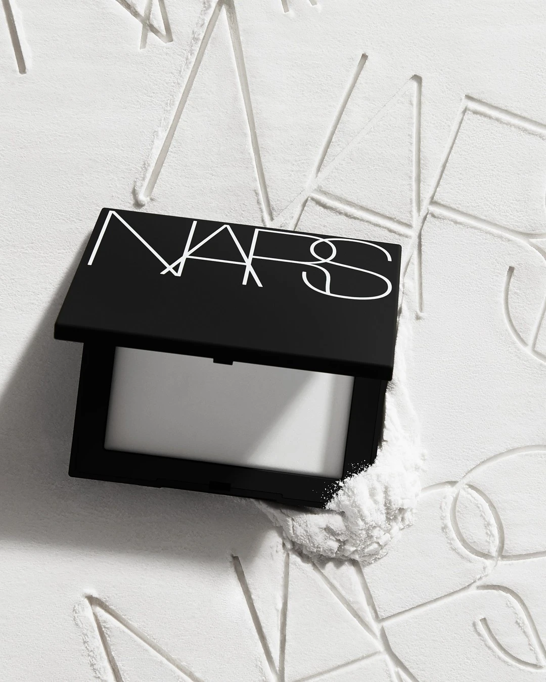NARS 裸光蜜粉餅