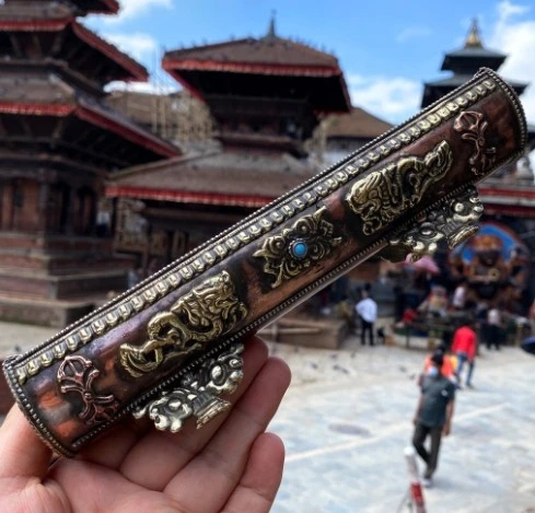 尼藏【古典手工藏香爐(吉祥八寶~純黃銅半截式無蓋臥香爐)】尼泊爾復古藏式風格~巴特岡古城藝術