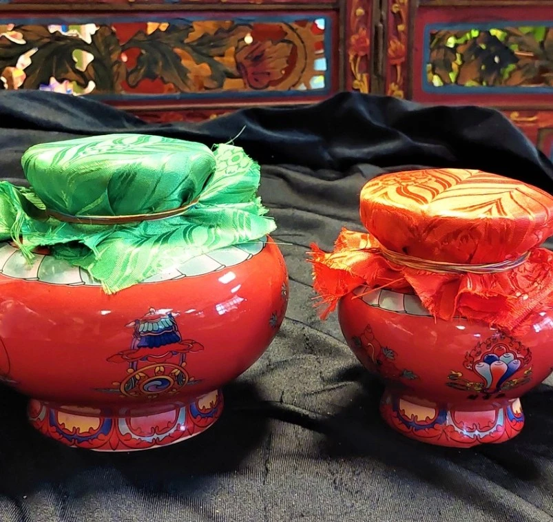 西藏【西藏財神廟 札基寺】 <財寶天王 招財寶瓶(己開光)> 兩款可選