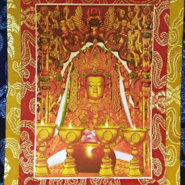 西藏【迷你精緻燙金藝術小唐卡(大昭寺覺臥佛) 寺院淨化加持已開光】~加贈楚布寺藏香兩小把