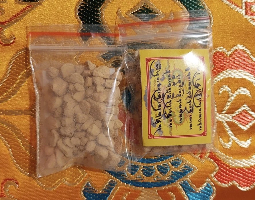 不丹【虎穴寺】<騎虎蓮師多傑卓洛 成就地岩藏聖土聖石(一小包)> 來自聖地的加持珍貴聖物