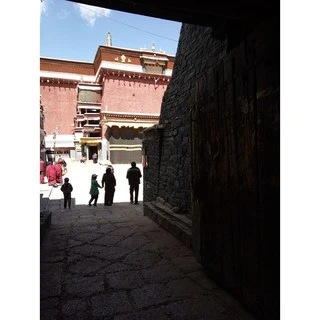 西藏【薩迦寺】<招福寶瓶>供養白六臂瑪哈嘎拉財神~~鉤召財富、福德、壽命，威攝、調伏之殊勝寶瓶