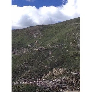 西藏【岡日托嘎神山聖地】雪山聚匯塔香 龍欽巴尊者閉關聖地